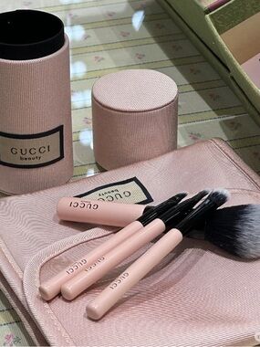 Gucci Beauty Pink Makeup Brush Set